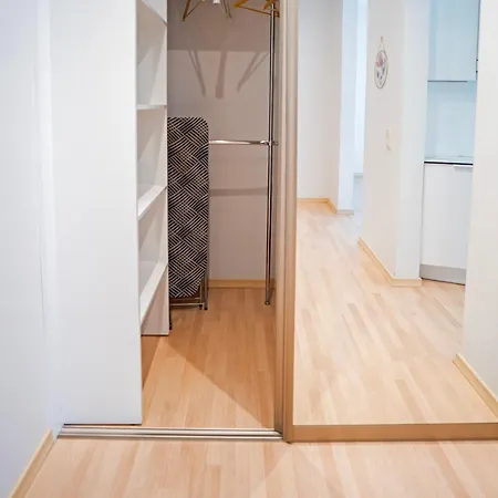 Castle - One Bedroom Flat דירה קובנה