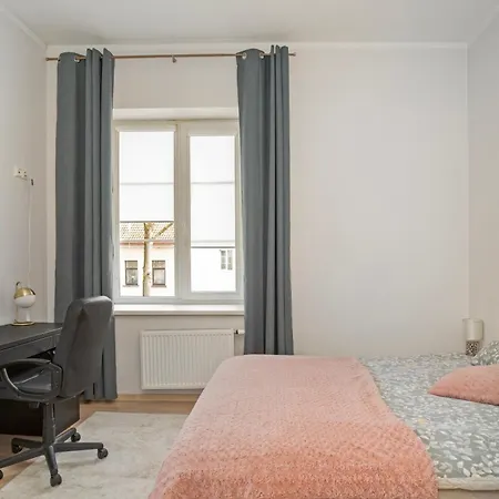 Castle - One Bedroom Flat דירה *